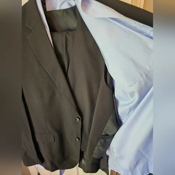 Joseph &amp; Feiss Mens 3 Pc Suit. Includes Jacket, Vest, Slacks, Dress Shirt.