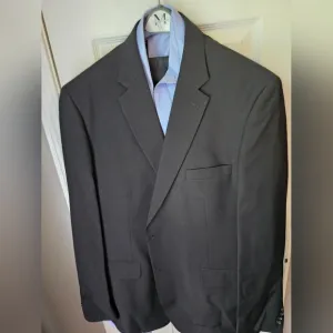 Joseph &amp; Feiss Mens 3 Pc Suit. Includes Jacket, Vest, Slacks, Dress Shirt.