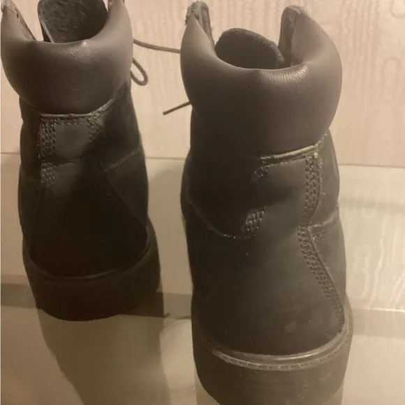 JUNIOR TIMBERLAND WATERPROOF  BLACK BOOTS. SZ 6.5. $60.