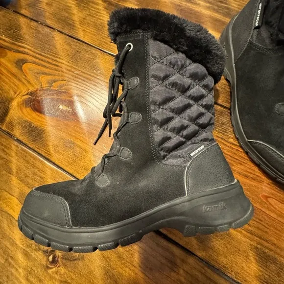 Kamik Boston 2 Women’s Waterproof Winter Boots Blackk w/faux fur. Size 8