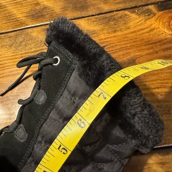 Kamik Boston 2 Women’s Waterproof Winter Boots Blackk w/faux fur. Size 8