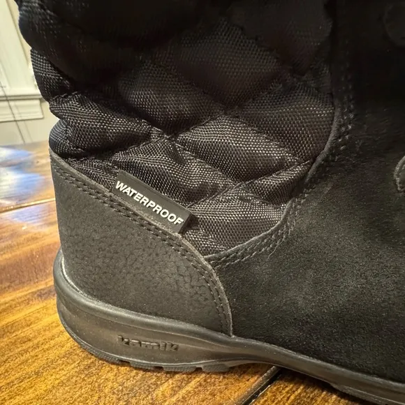 Kamik Boston 2 Women’s Waterproof Winter Boots Blackk w/faux fur. Size 8