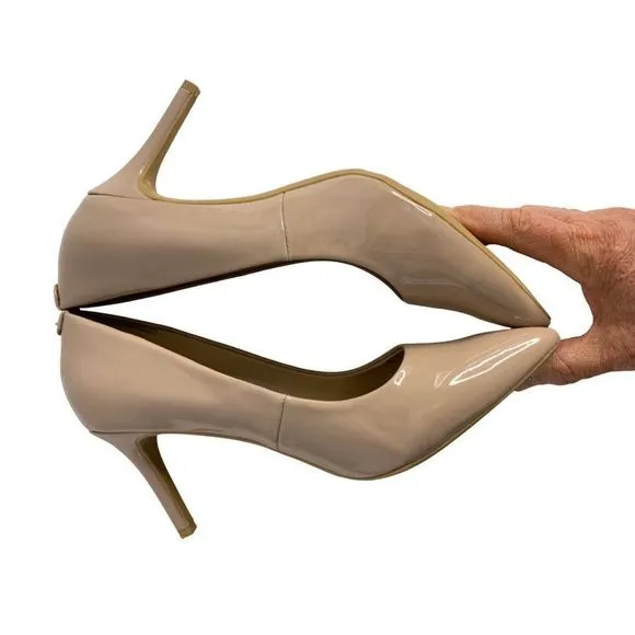 Karl Lagerfeld Rosana Dress Pump Faux Patent Leather Nude Women’s Sz 9 M 6059