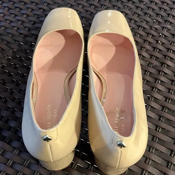 Kate Spade New York Kylah Nude Patent leather vero curio block Heel Shoe 9M