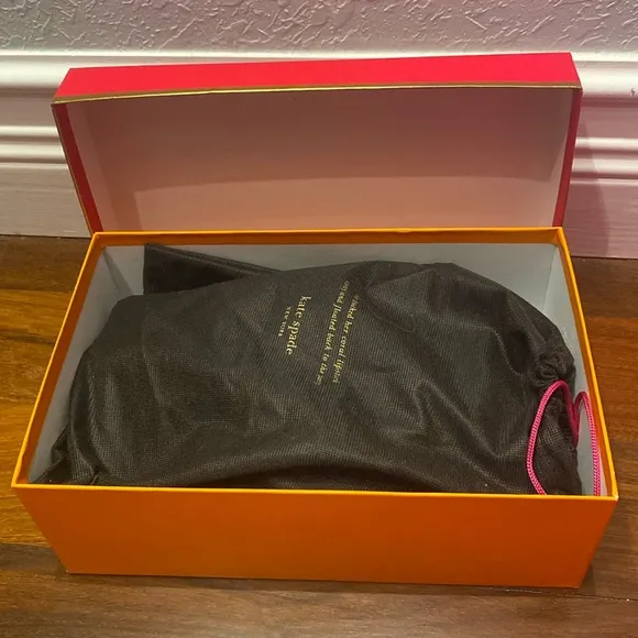 Kate Spade Powder Patent Licorice Pump Size 8.5