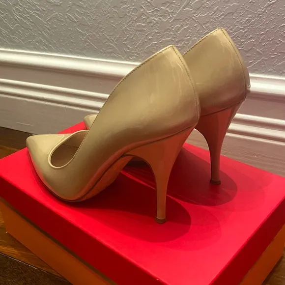 Kate Spade Powder Patent Licorice Pump Size 8.5