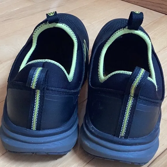Keen mens Vista Energy slip on shoes, men's size 9. Carbon toe