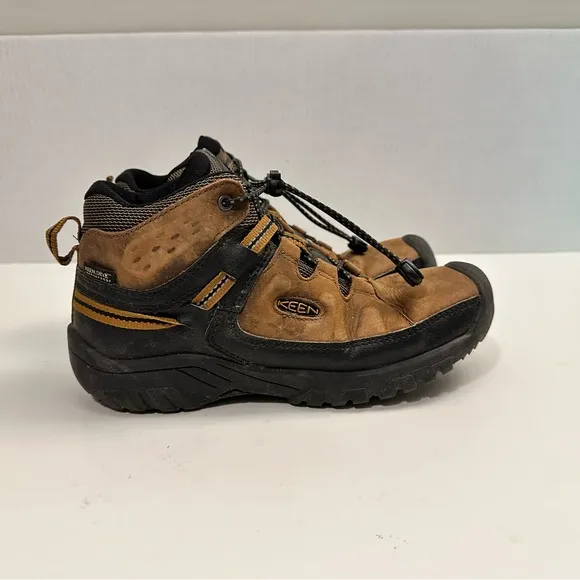 KEEN Targhee Mid Waterproof Hiking Boots for Kids Size 4.0