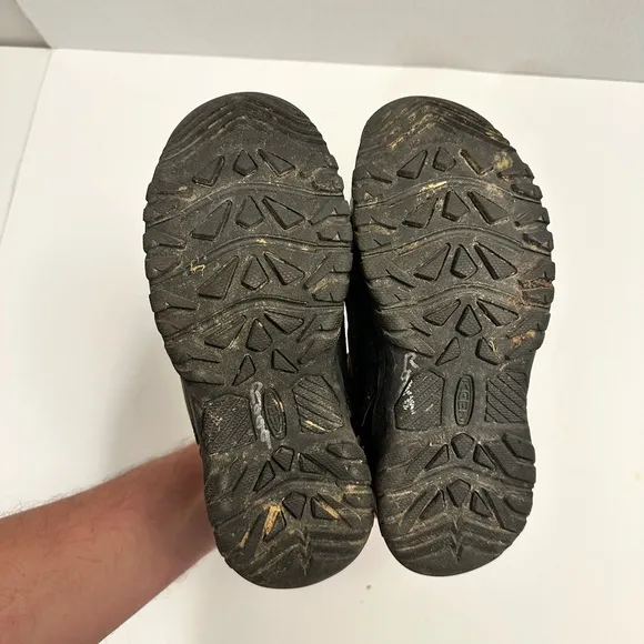 KEEN Targhee Mid Waterproof Hiking Boots for Kids Size 4.0