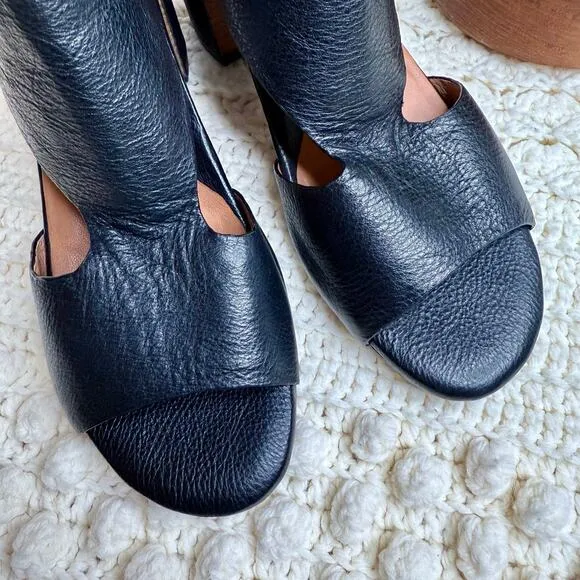 KENNETH COLE GENTLE SOULS NEW Women's 9.5 Roan Leather Heeled Sandal Shoes Black
