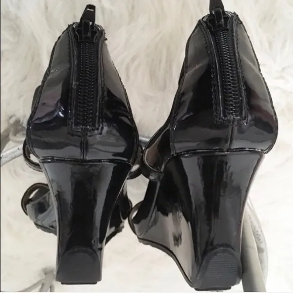 Kenneth Cole Reaction Black Patent Leather Wedges Size 8