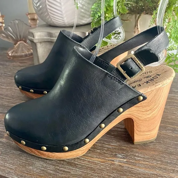 Kork Ease Black Leather Women's STUDDED Clogs Size 7 New