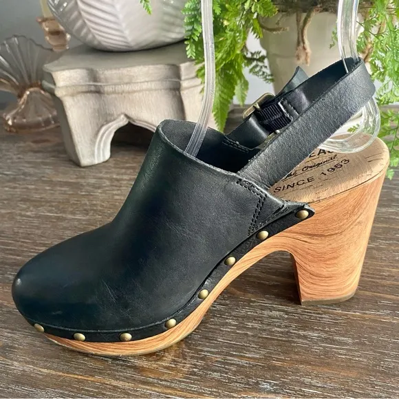 Kork Ease Black Leather Women's STUDDED Clogs Size 7 New