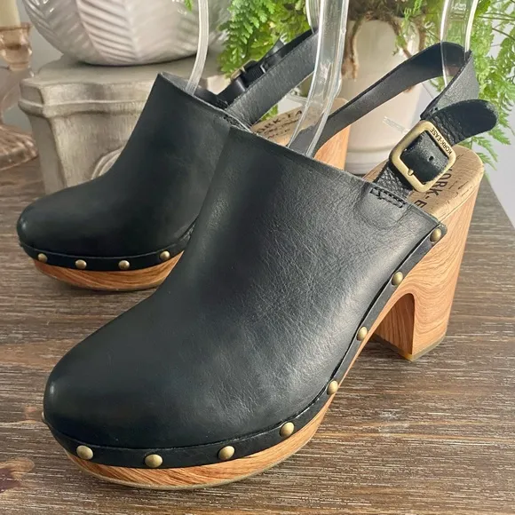 Kork Ease Black Leather Women's STUDDED Clogs Size 7 New