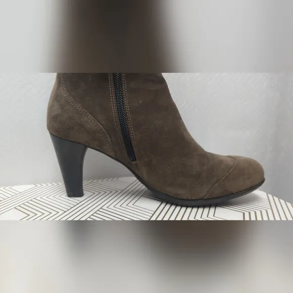 La CANADIENNE Waterproof Suede Leather Boots Sz 8.5 Taupe