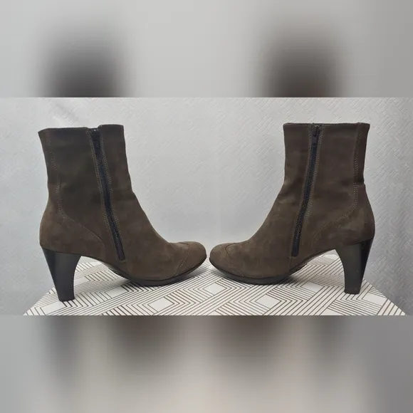La CANADIENNE Waterproof Suede Leather Boots Sz 8.5 Taupe