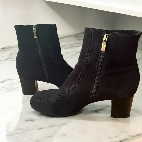 La Canadienne Women’s Waterproof Suede Bootie