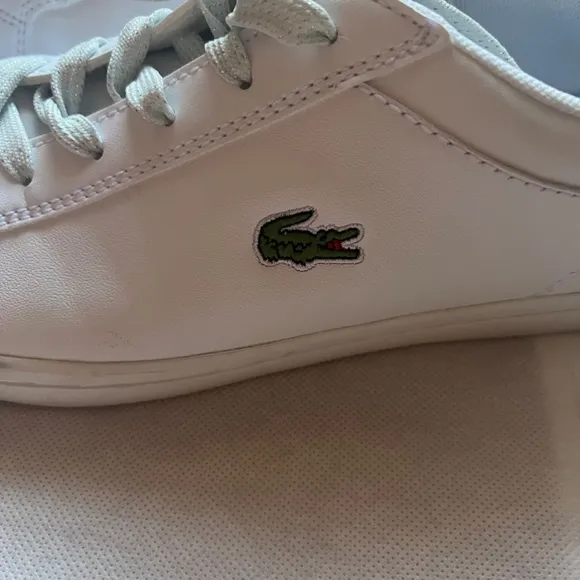 Lacoste Women's Straightset Leather White Leather Sneakers Silver Lace Comfort