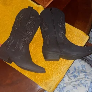 Ladies black mid calf zipper boots