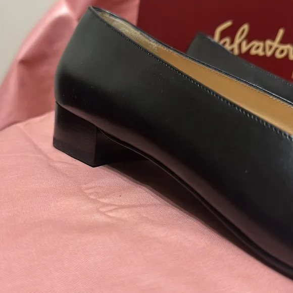 Ladies brand new authentic Salvatore Ferragamo shoes 8 1/2  4A