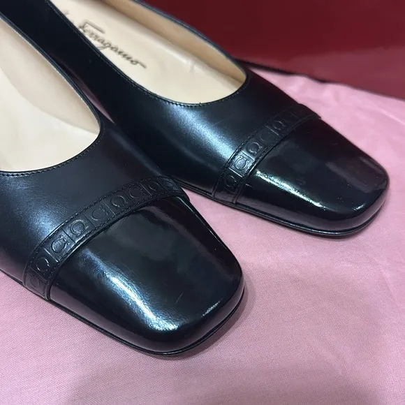 Ladies brand new authentic Salvatore Ferragamo shoes 8 1/2  4A
