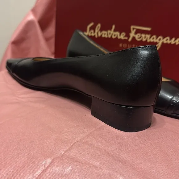 Ladies brand new authentic Salvatore Ferragamo shoes 8 1/2  4A