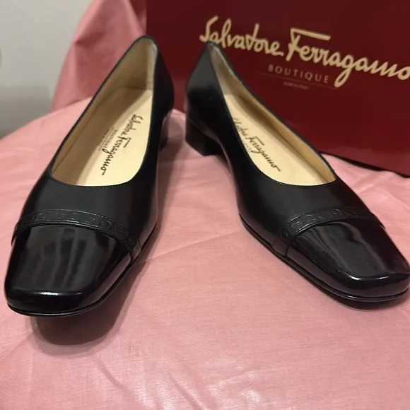 Ladies brand new authentic Salvatore Ferragamo shoes 8 1/2  4A