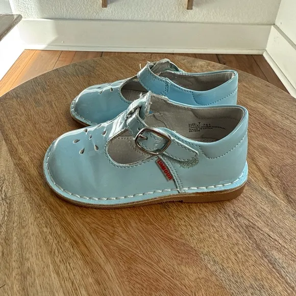 L'Amour Baby Blue Patent Leather Mary Jane’s toddler sz: 7