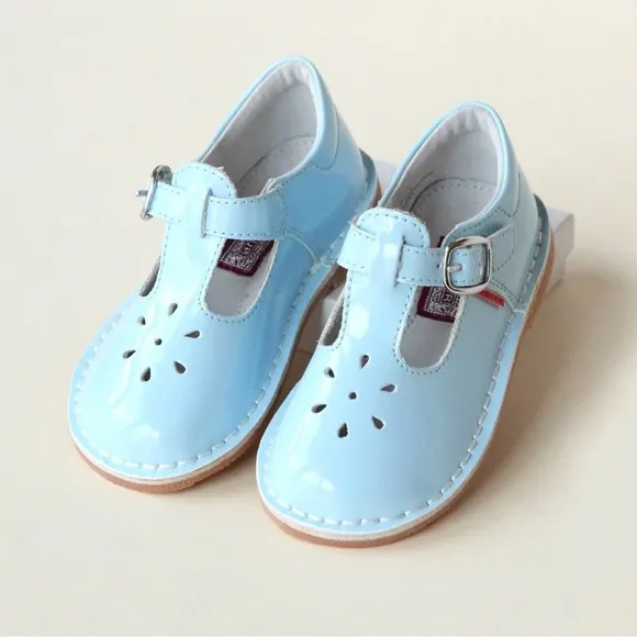 L'Amour Baby Blue Patent Leather Mary Jane’s toddler sz: 7