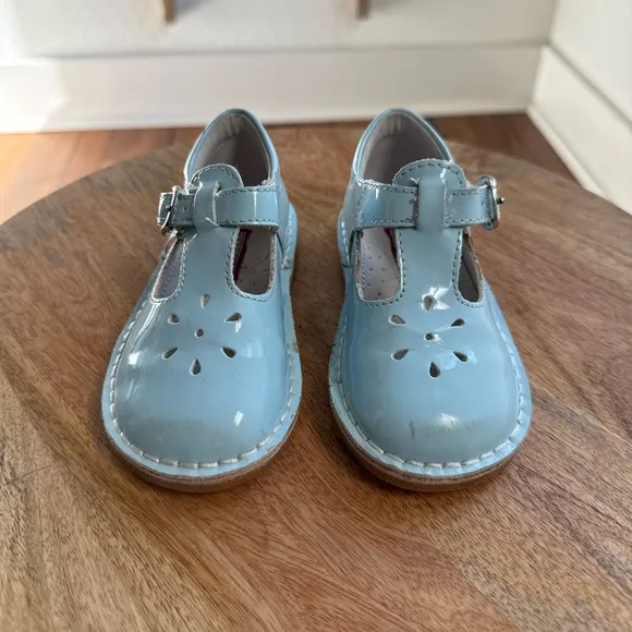 L'Amour Baby Blue Patent Leather Mary Jane’s toddler sz: 7