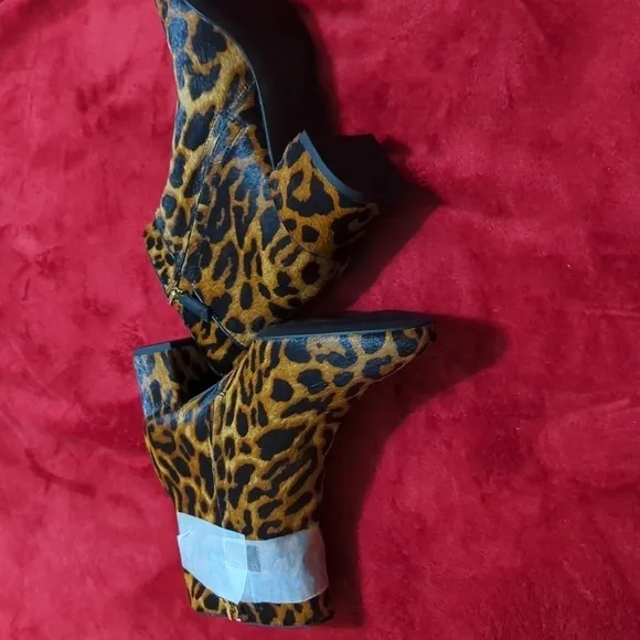 LAUREN Ralph Lauren Wynne III Bootie. Size 8B.