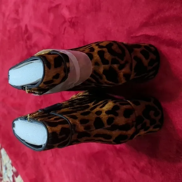 LAUREN Ralph Lauren Wynne III Bootie. Size 8B.