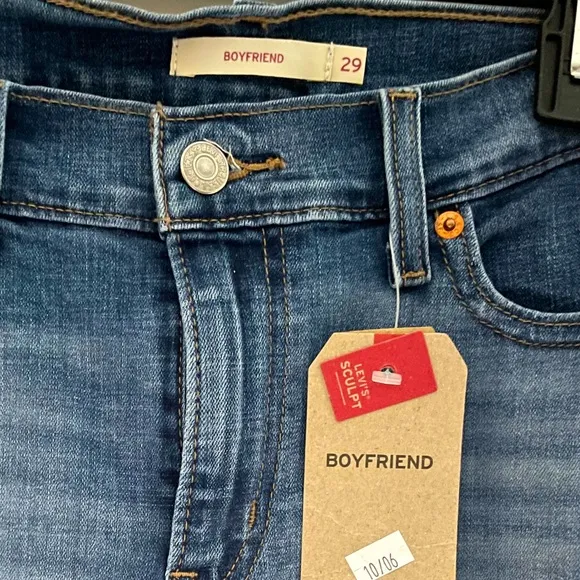 LEVI’S Boyfriend Mid-Rise Jeans NWT Sz 8/ 29