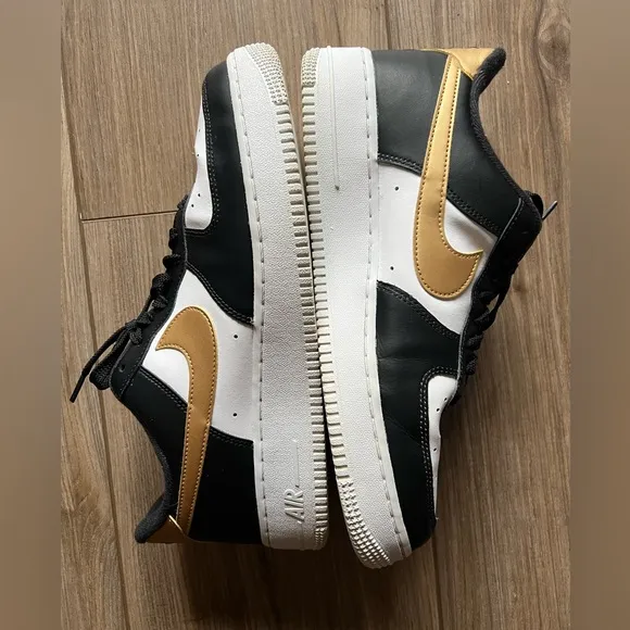 LIKE NEW AIR FORCE 1 '07 'BLACK GOLD'