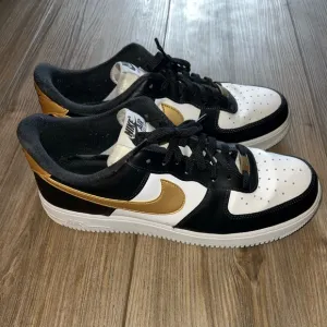LIKE NEW AIR FORCE 1 '07 'BLACK GOLD'