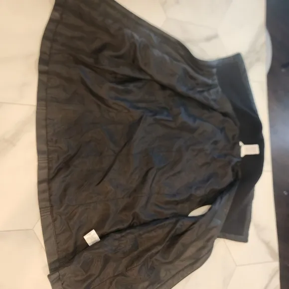 Liz Claiborne, Women's, size Medium,  black faux leather zip-up vest!🖤💄