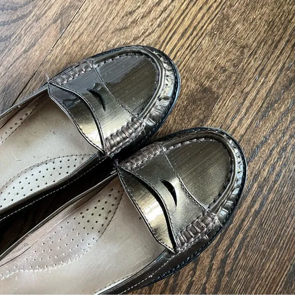 LL Bean Brown Penny Loafer Shoes Patent Leather Slip On Moc Toe Size 6.5 Medium