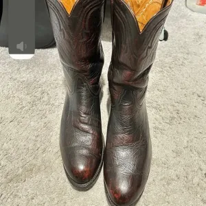 Lucchese Black Cherry Smooth Ostrich Leather size13