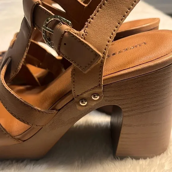 Lucky Brand Imana sz 10 Fisherman silhouette sandals featuring a strappy leather
