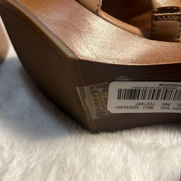 Lucky Brand Imana sz 10 Fisherman silhouette sandals featuring a strappy leather