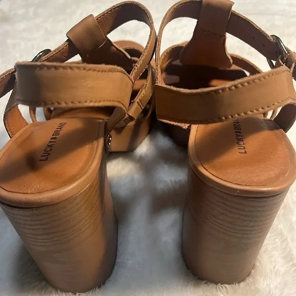 Lucky Brand Imana sz 10 Fisherman silhouette sandals featuring a strappy leather