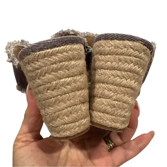 LUCKY BRAND MADGIE FRINGED OPEN TOE CANVAS WEDGE ESPADRILLE SANDAL SHOES 7.5