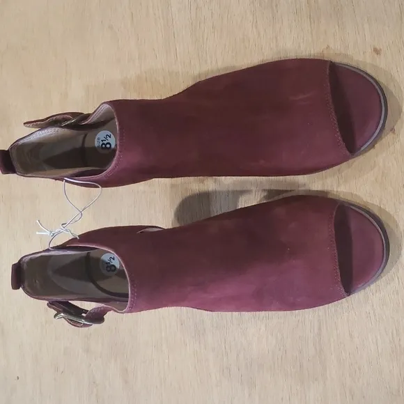 Lucky Brand Oona Heel nwot