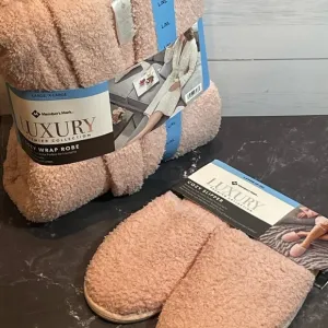 Luxury Cozy Wrap Robe   Slippers