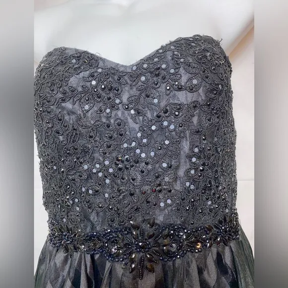 Mac Duggal Strapless Beaded Corset Prom Ball Gown Dress size 8