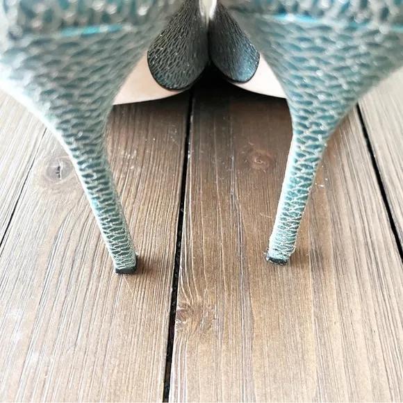 Manolo Blahnik Brocade Fabric Pointed Toe Pumps in Green Silver