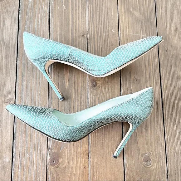 Manolo Blahnik Brocade Fabric Pointed Toe Pumps in Green Silver