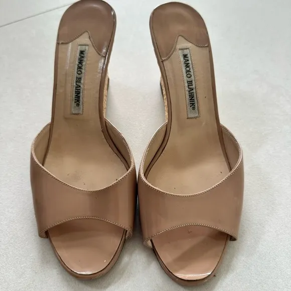 MANOLO BLAHNIK Nude Patent Leather Slide Wedges Size 39