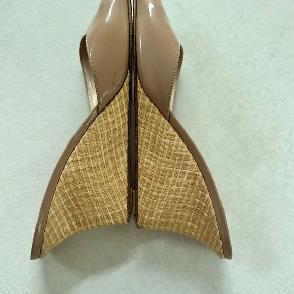 MANOLO BLAHNIK Nude Patent Leather Slide Wedges Size 39