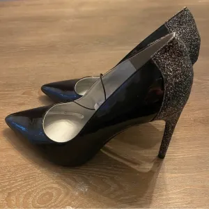 MARC FISHER Girafee Black Patent Leather Silver Glitter Sparkle Stiletto Heel
